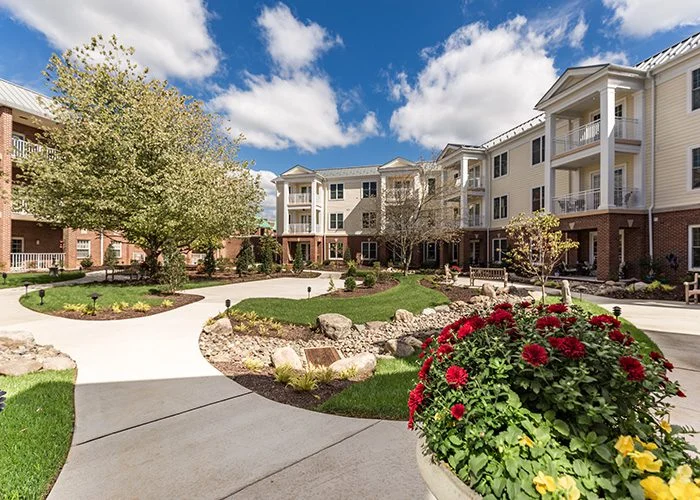 Courtyard with plants and manicured lawns at Masonic Village at Lafayette Hill.